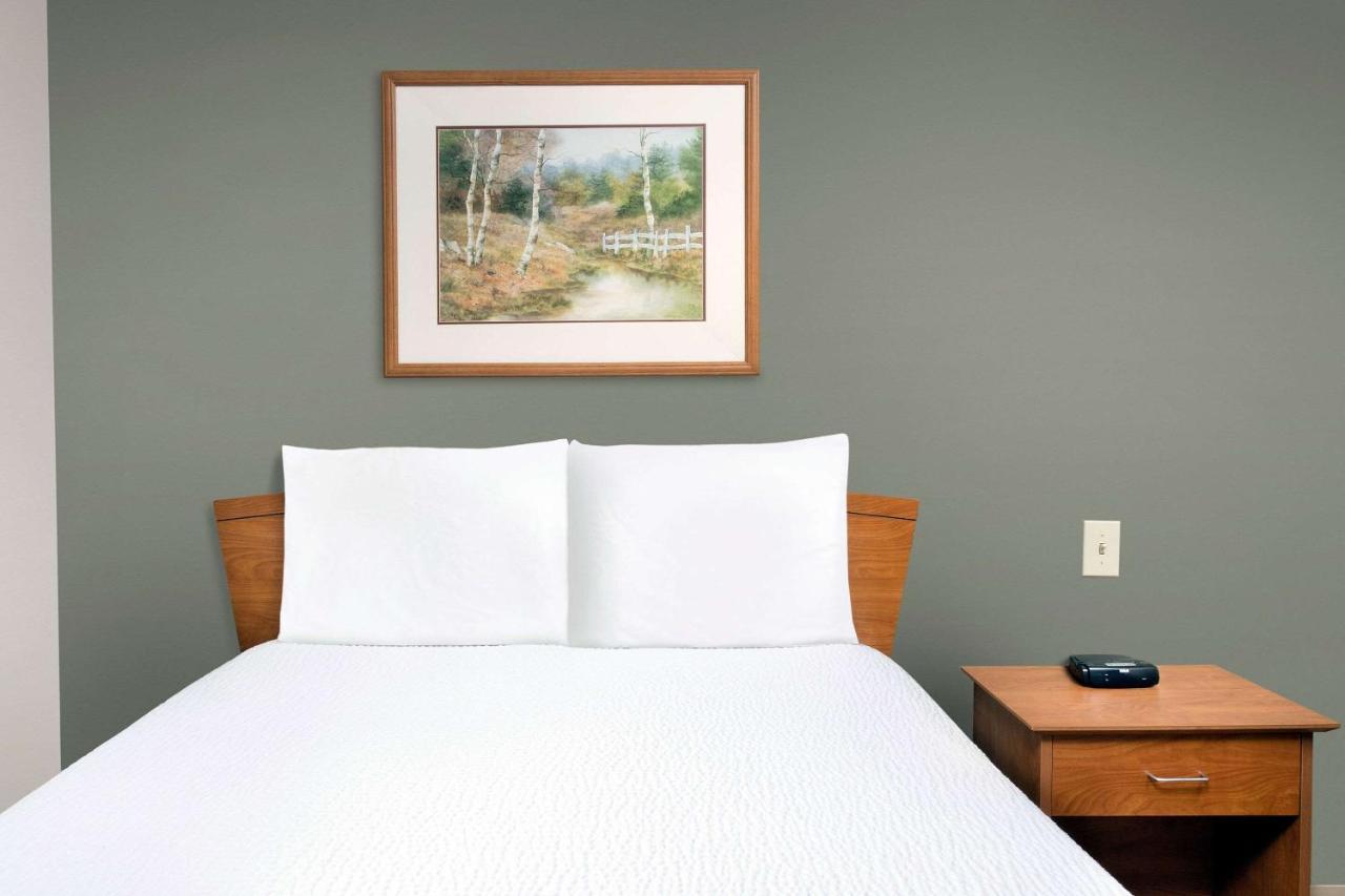 Woodspring St Louis Hotel 2*